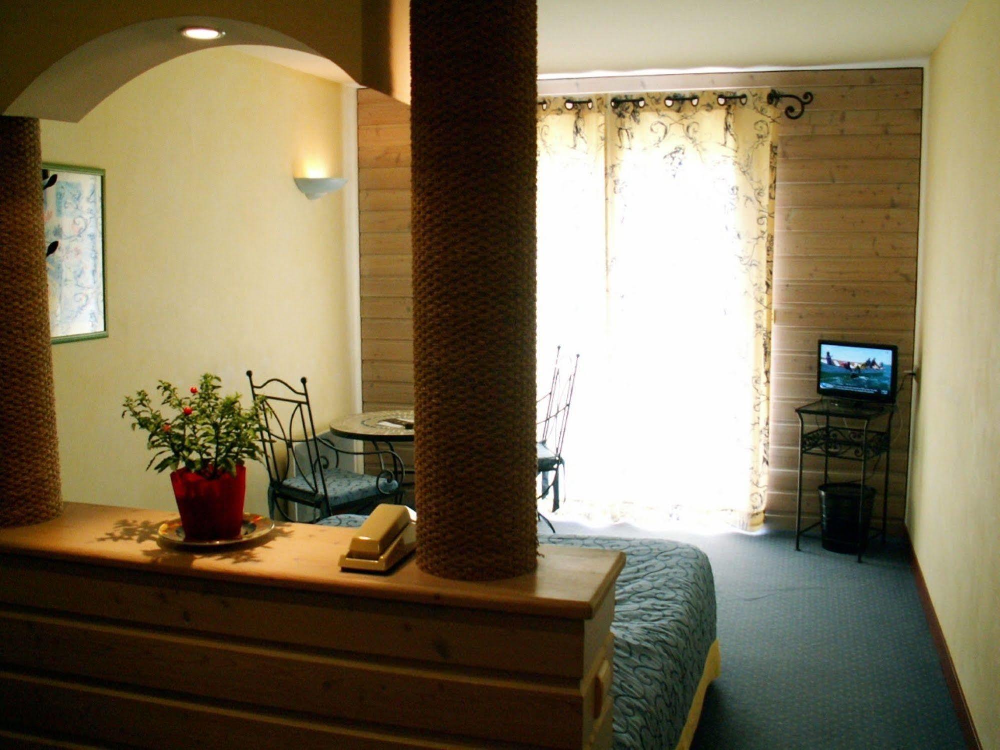 Hotel Logis Restaurant Gilles Moreau 3*